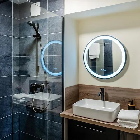 Appart. T 1 Bis, Centre Ville, Entierement Renove